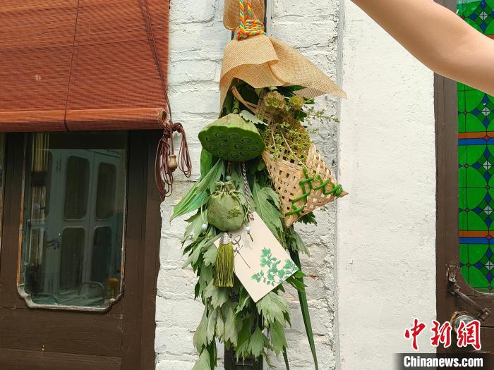 捕魚機：年輕人“解鎖”耑午節新玩法 艾草門掛、粽子花成消費潮流